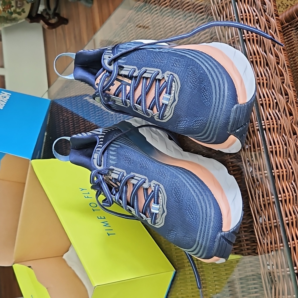 HOKA ONE shoes-Bondi 6 size 9 women's NEW IN BOX